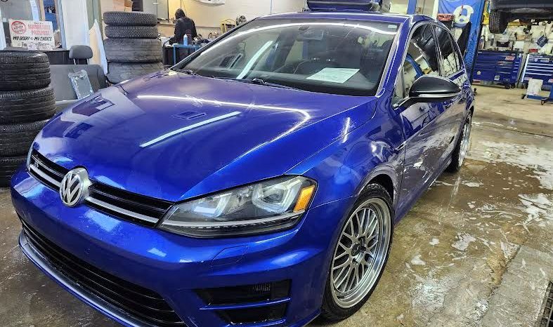 
Volkswagen Golf R 2016 full									