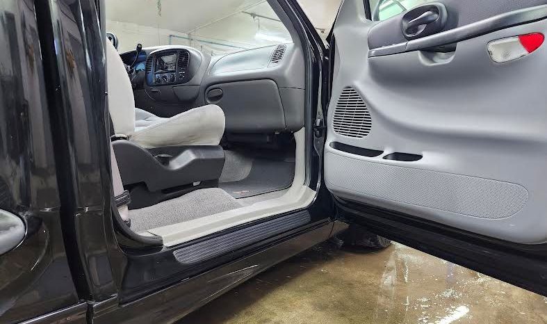 
Ford Lightning 2001 full									